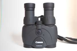 Canon 10×30IS